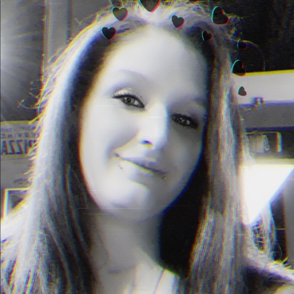 Meet your Posher, Crystal - Picture 1 of 2